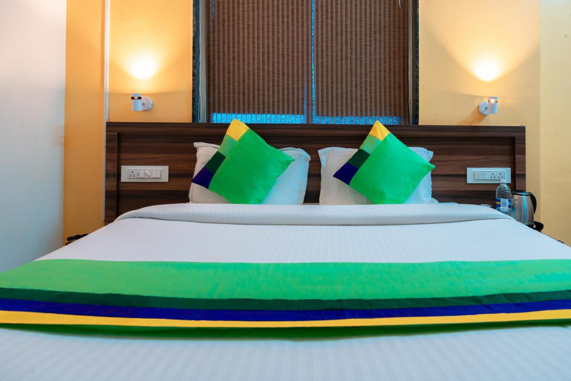 Hotel Treebo Trend The White Castle Pune Exterior foto