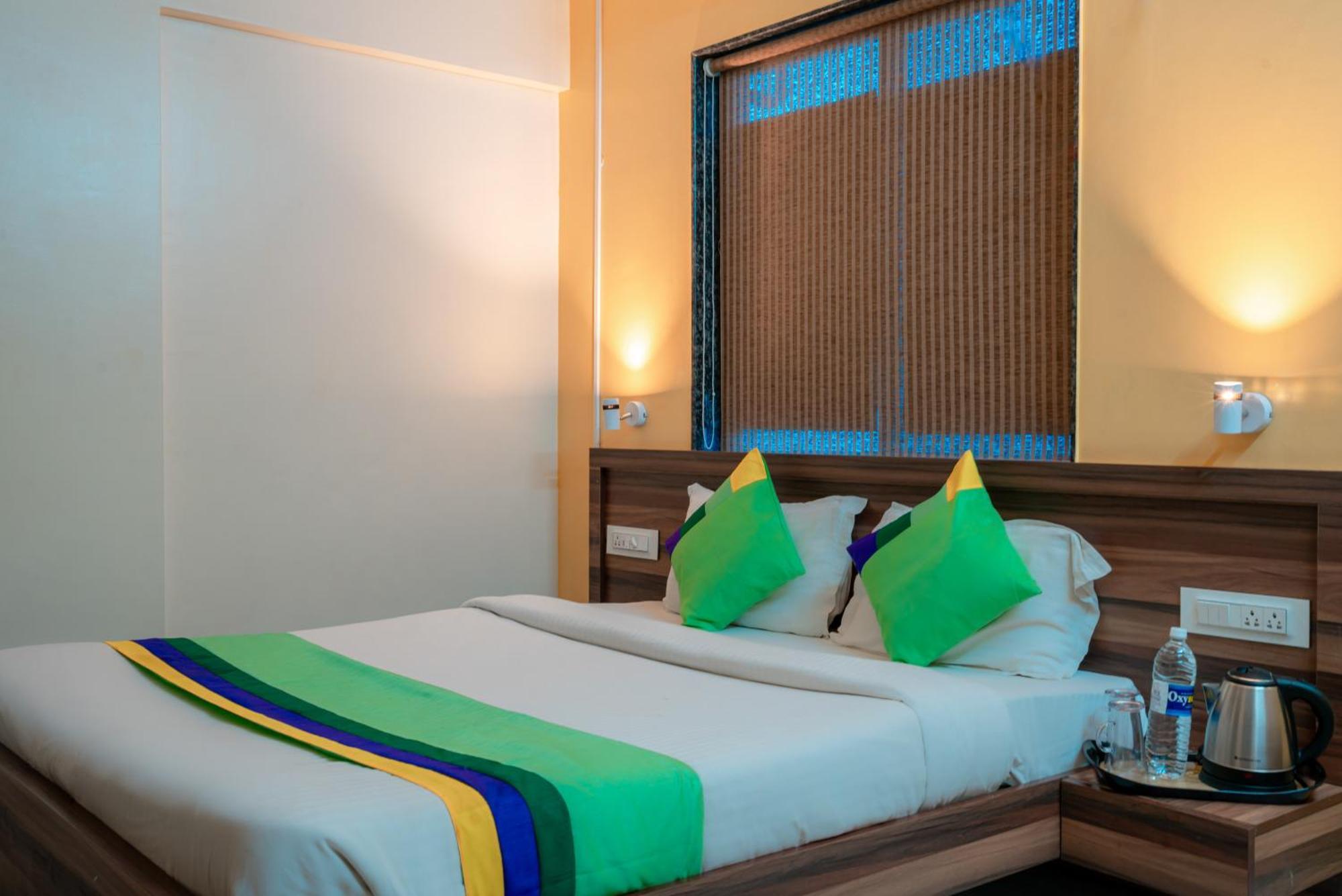 Hotel Treebo Trend The White Castle Pune Exterior foto